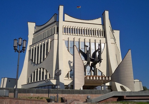 В ГОРОДЕ <br>31 октября — Гродненский областной драматический театр — спектакль «Слонёнок и Луна»